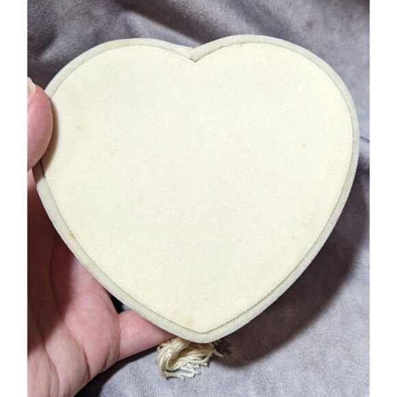 Coquette Regency Velvet Pearl White Heart Trinket Box - Picture 10 of 10